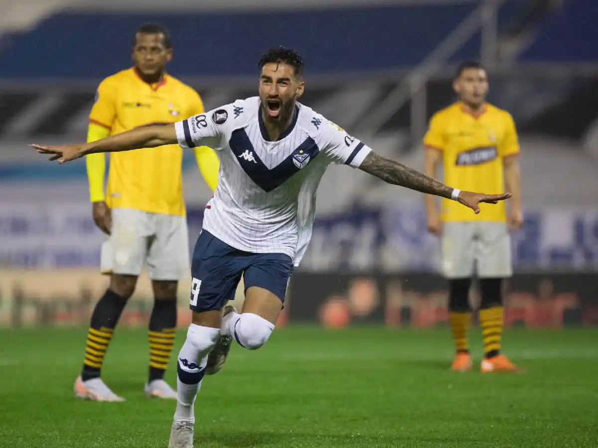 Vélez trabajó mucho para vencer a Barcelona