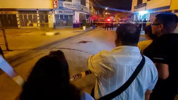 Motorizados acribillaron a dos venezolanos en Lima