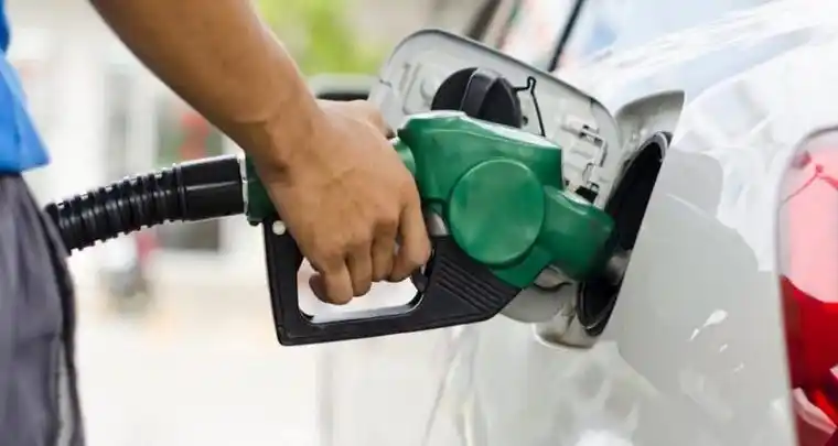 El Gobierno aplazó la suba de impuestos a los combustibles hasta el 12 de marzo