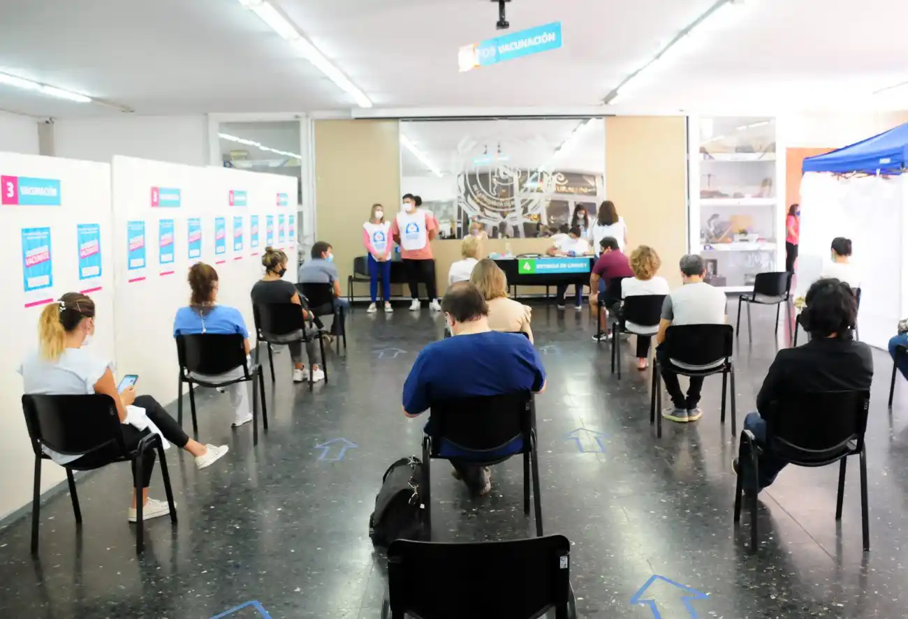 La campaña de vacunación contra el Covid continúa igual y busca acelerarse 
