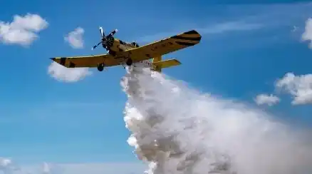 Sumaron aviones hidrantes y helicópteros para enfrentar los incendios del Delta del Paraná