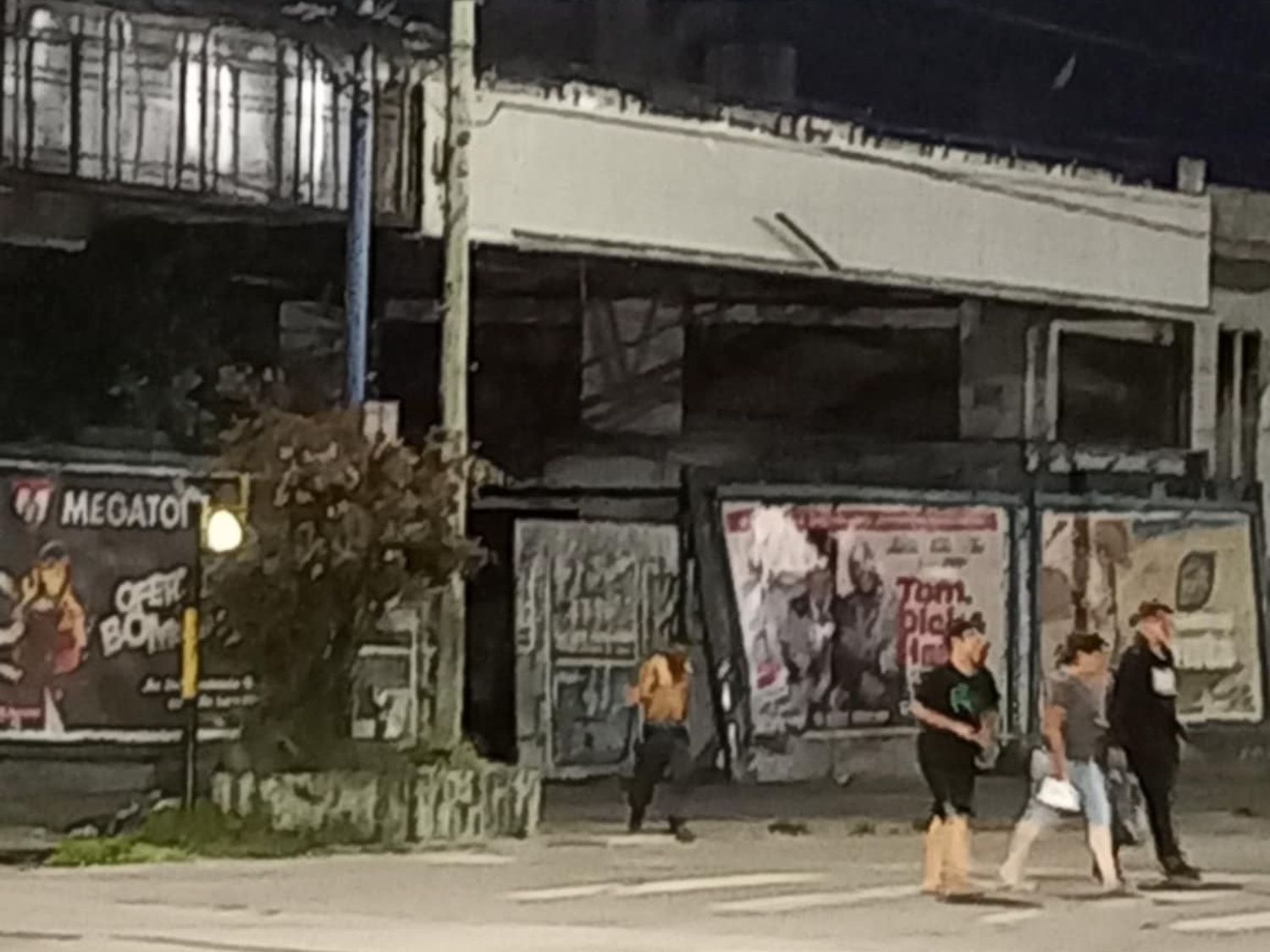 "Se ve gente entrando y saliendo constantemente", indicaron.