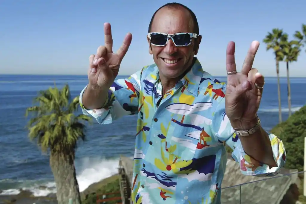 Aguerre propone “surfear con solidaridad”
