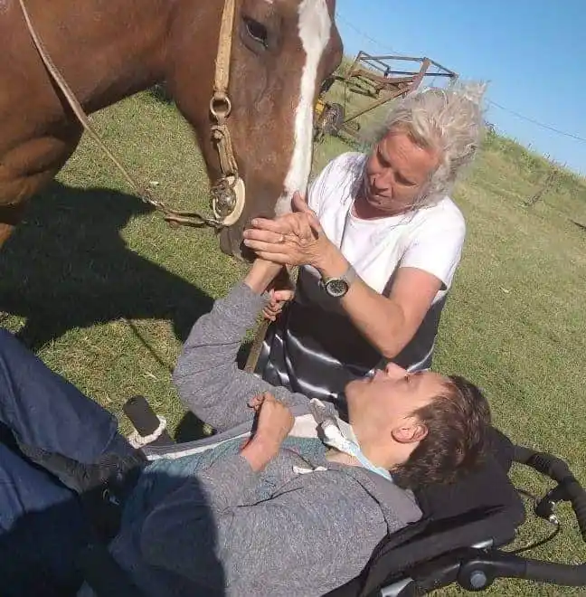 "Cuando cuidás a una persona con una discapacidad severa, siempre mirás la vida a través de una ventana"