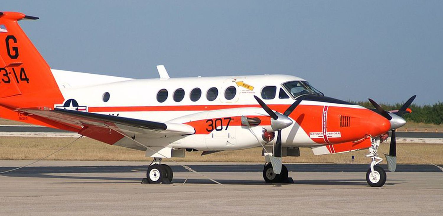 El primer TC-12 Huron de la Fuerza Aérea Argentina llegaría a mediados de mes