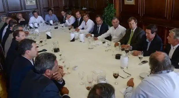 Scioli se reunió con intendentes de la Tercera Sección