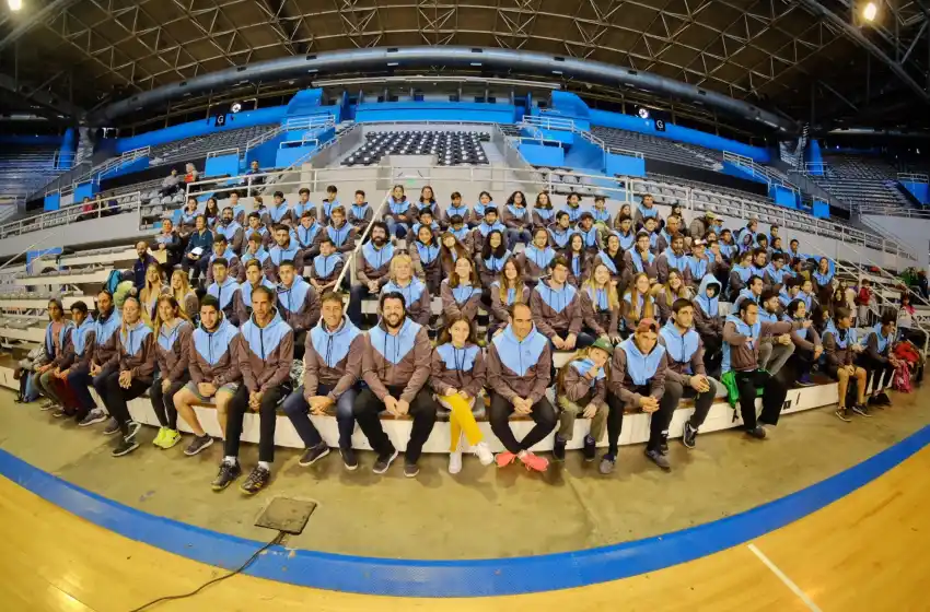 Más de 330 deportistas y entrenadores recibieron la ropa de los Juegos Bonaerenses