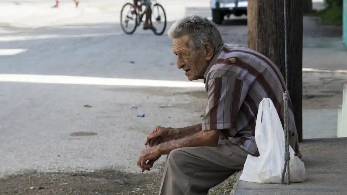 LA TRISTEZA DE ENVEJECER EN SOLEDAD: 500.000 abuelos viven sin nadie que los cuide en Venezuela (+Crónica)