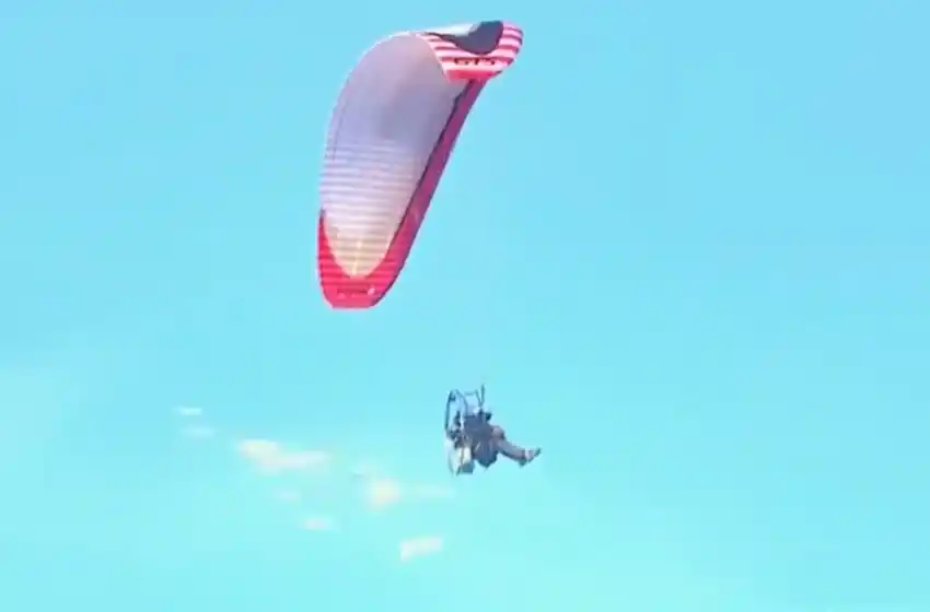 Hincha de Central arrojó panfletos desde el aire en pleno partido de Newells