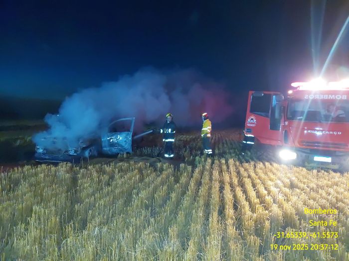 incendio camioneta campo los sembrados san vicente bomberos noche - 2