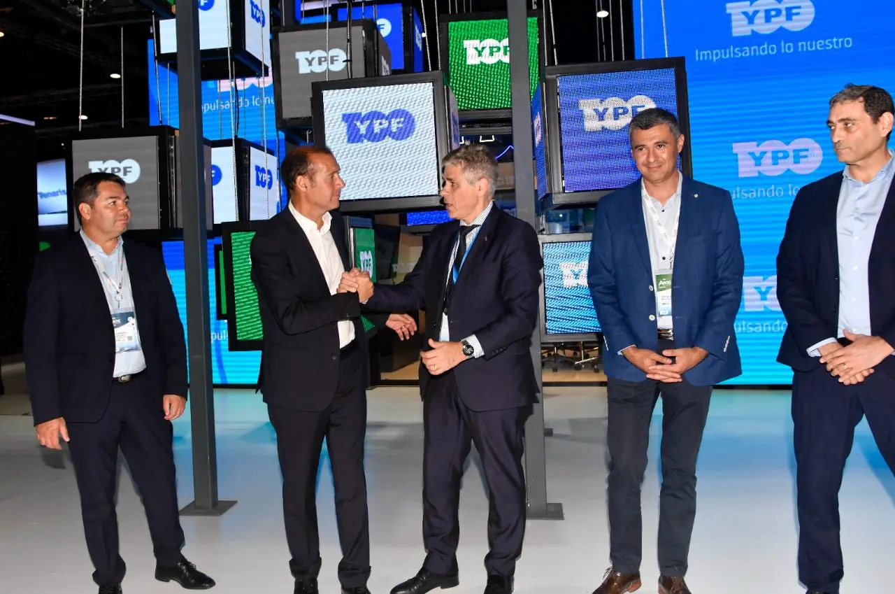 YPF dijo presente en la exposición Argentina Oil & Gas AOG 2022