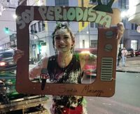 La tandilense Sofía Macaggi se recibió de periodista y lo festejó 