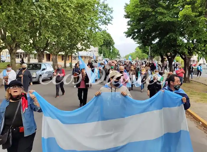 Banderazo contra el Gobierno en distintos puntos del país