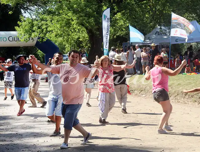 Se vivió un domingo diferente junto al río