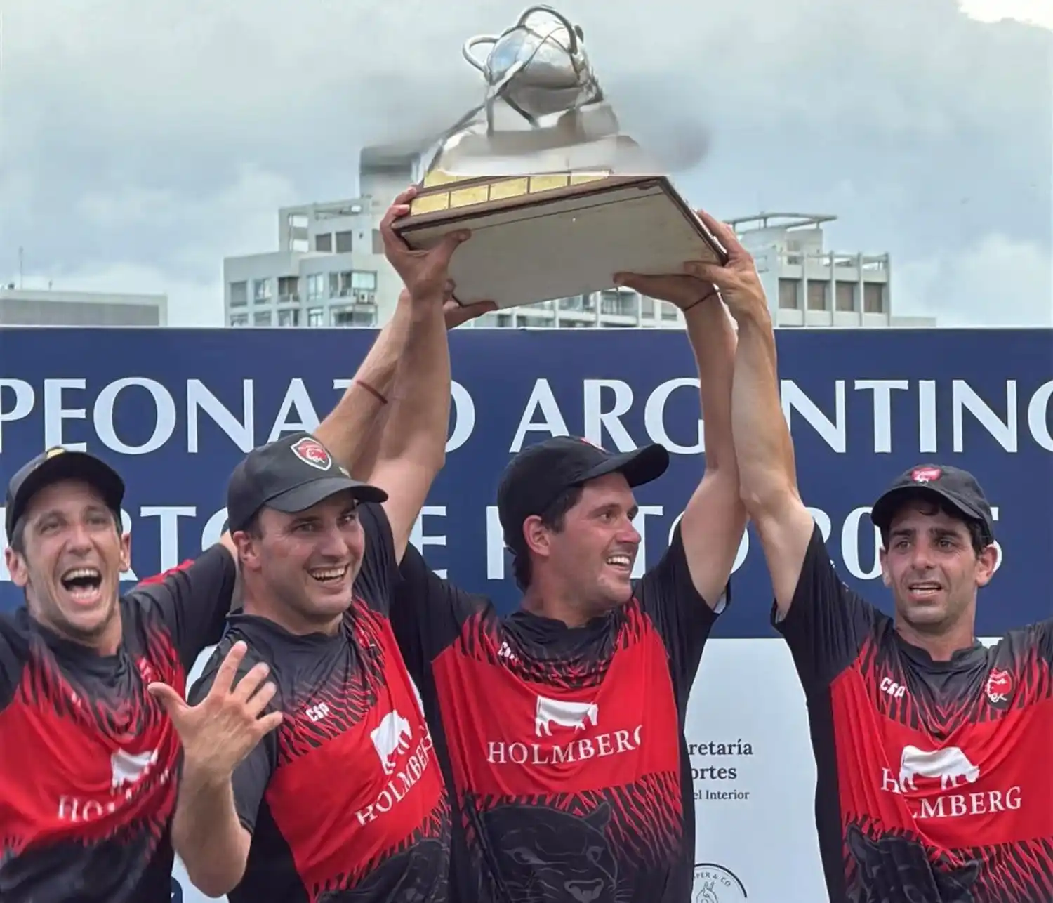 Facundo Novoa se consagró tricampeón del Abierto Argentino de Pato