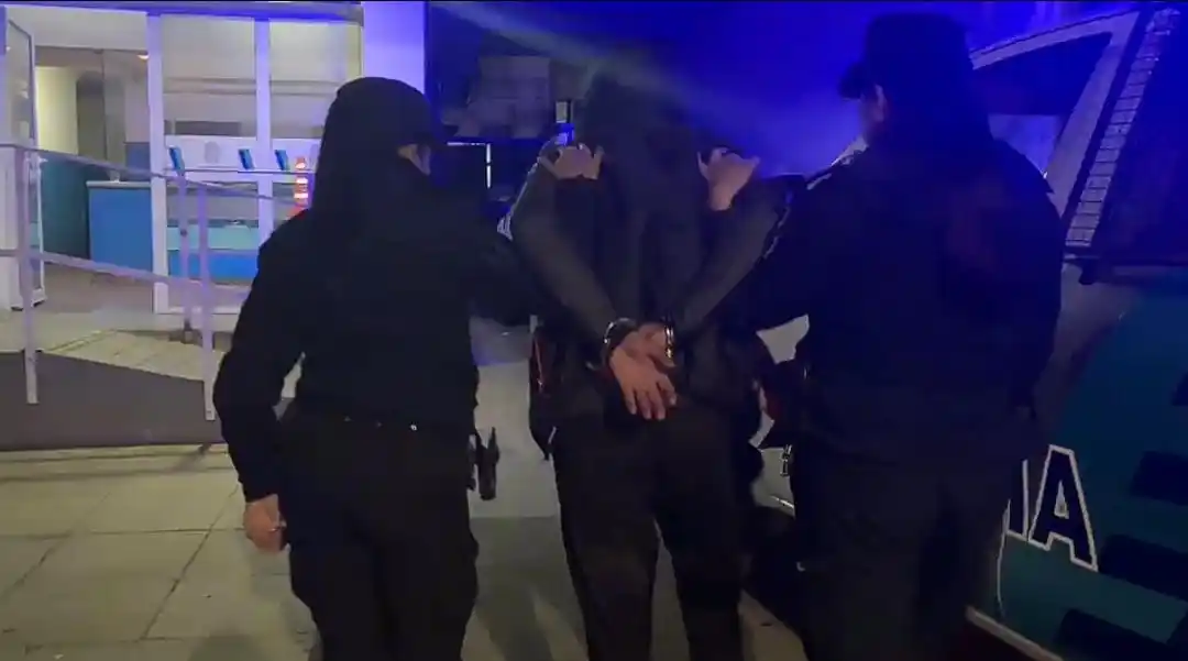 Lo amenazaron con un arma y le robaron la camioneta