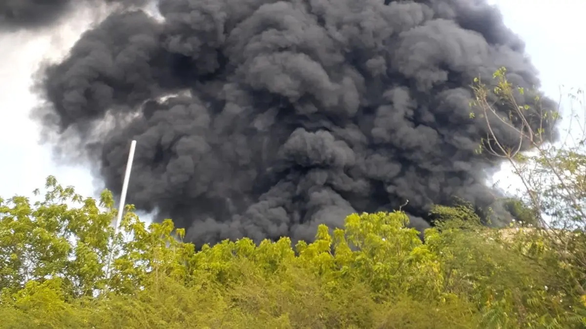 ARDE EN LLAMAS patio de tanques de Pdvsa en Los Puertos de Altagracia