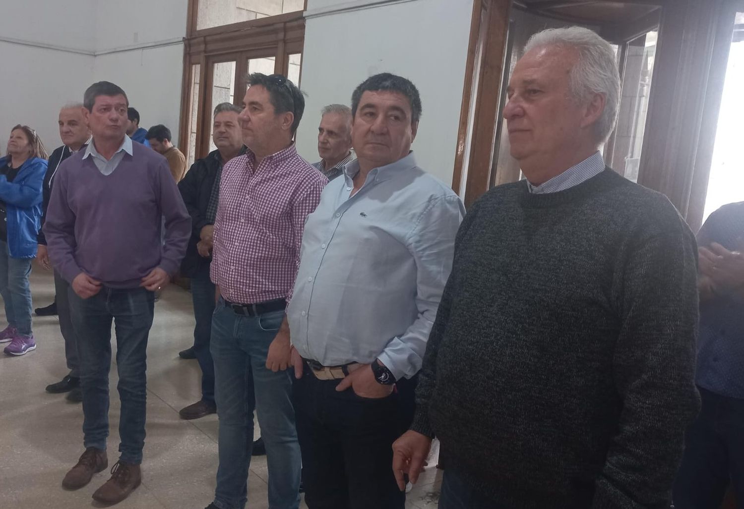 La CGT se solidarizó con los municipales y los acompañaron en la vigilia que realizan en el Hall del Palacio Comunal.