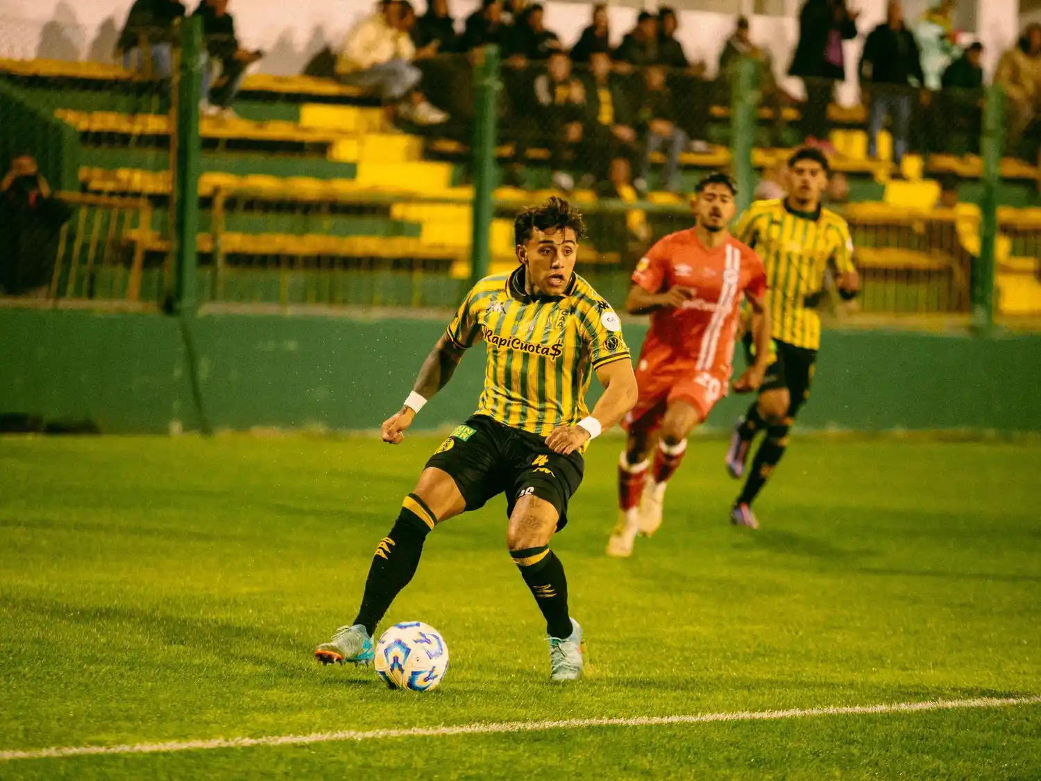 Rodrigo González en acción (Foto: Prensa Aldosivi)