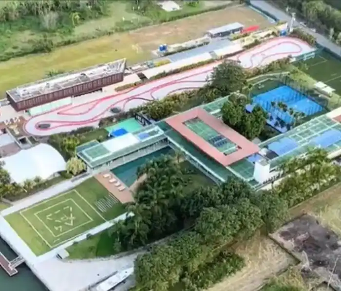 Lujos de Neymar - Interna 2