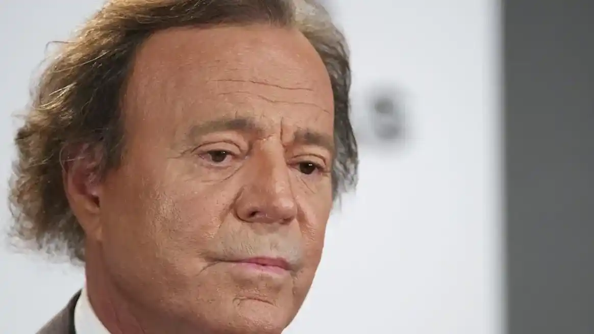Julio Iglesias rompió el silencio.