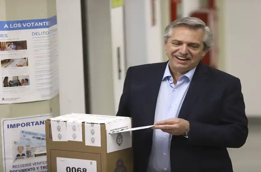 Votó Fernández: «Lo que viene será con mucho esfuerzo, pero todos trabajando juntos y felices»