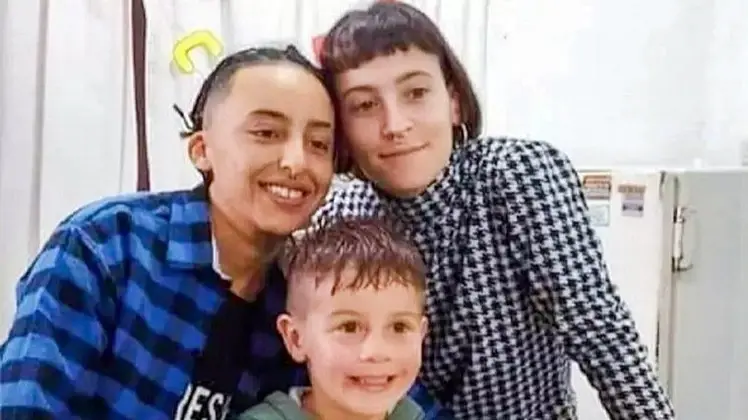 Lucio Dupuy junto Magdalena Espósito Valenti y Abigaíl Páez