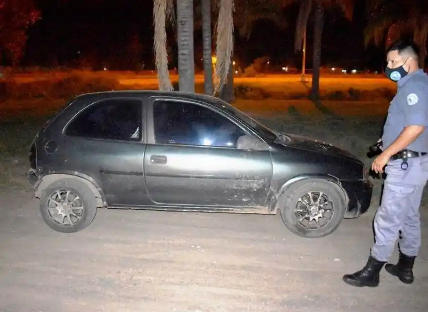 Compartió bebidas alcohólicas con amigos, uno de ellos le sustrajo su auto y la Policía lo recuperó