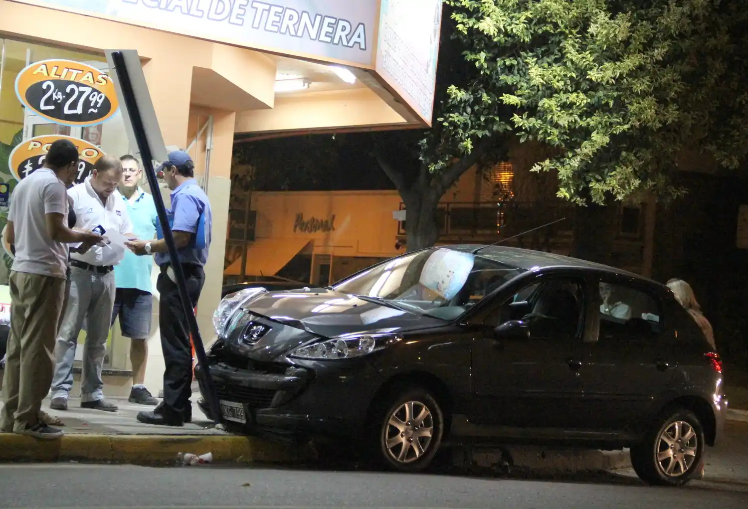 San Martín y Rocamora: Chocó y terminó arriba de la vereda