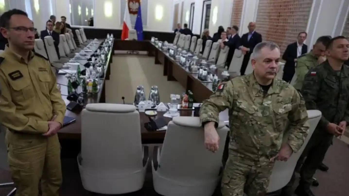 Reunión de urgencia entre las autoridades polacas tras las violaciones del espacio aéreo durante un ataque ruso a Ucrania (Foto: Kacper Pempel/Reuters).