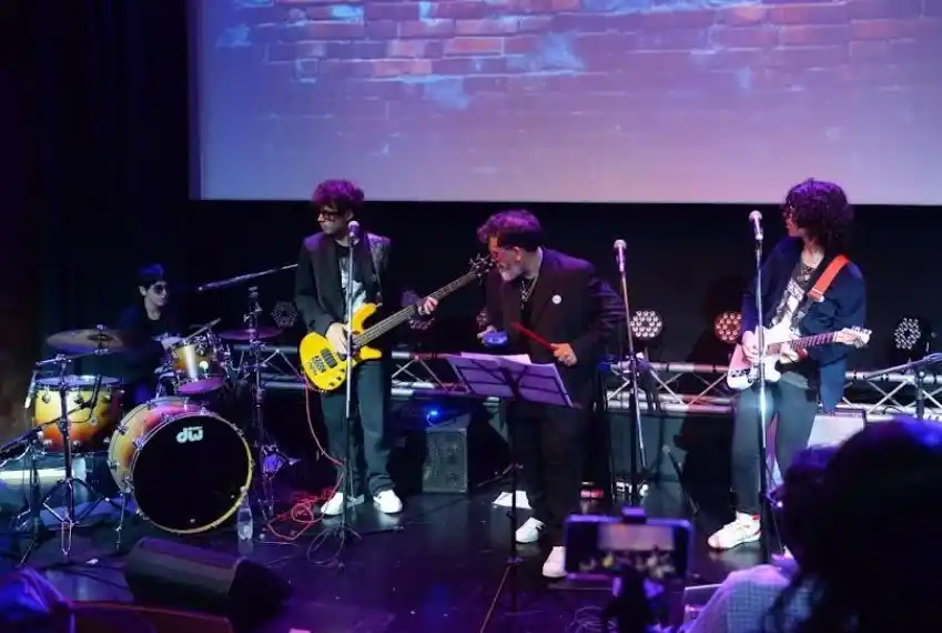 Pablo Vasco y la banda Quieren Rock estarán en el ciclo de humor de El Argentino Bar.
