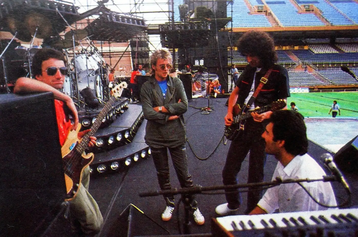 A 45 años de la gira histórica, un libro reconstruye la visita de Queen a la Argentina