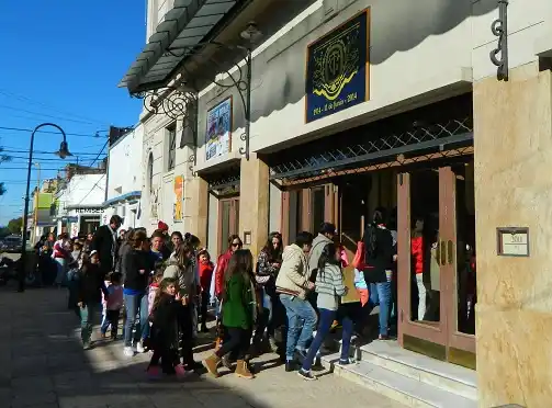 Los chicos disfrutaron de funciones gratis en el Teatro y en los barrios