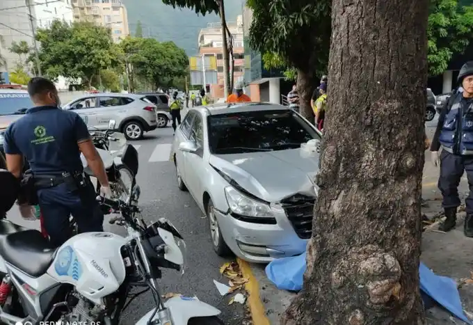 Arrollada en el árbol, triste muerte de mujer de 69 años