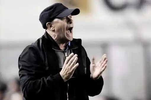 Más problemas para Racing: Carlos Ischia confirmó su renuncia al cargo