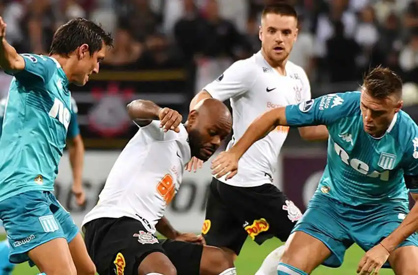 Racing lo ganaba, pero Corinthians se lo empató sobre el final