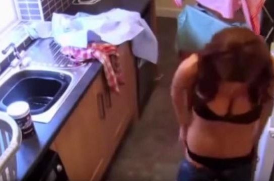 Video: ¿qué hace una empleada de limpieza cuando nadie la ve?
