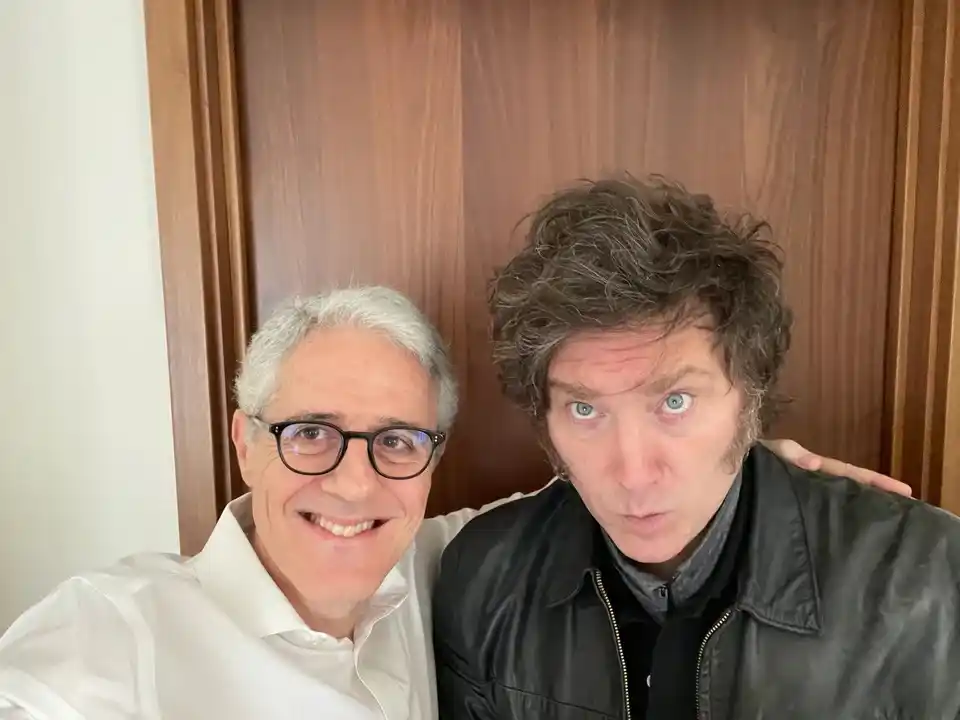 El presidente Javier Milei y el economista Alberto Ades en Nueva York.