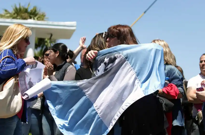 Familiares le contestaron a Aguad: "Que demuestre que están muertos"