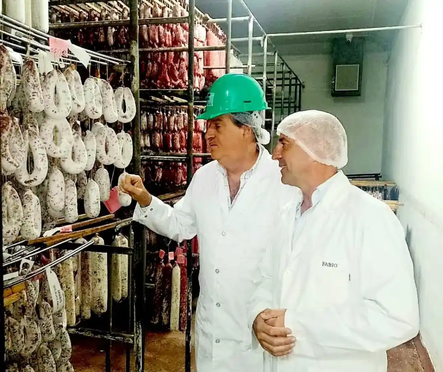 Autoridades del Senasa recorrieron un frigorífico en Tandil