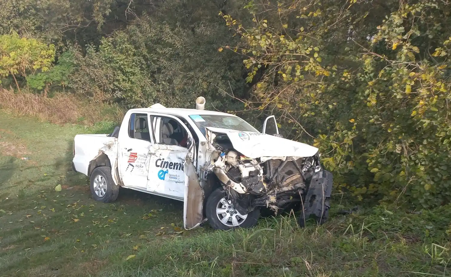 Dos camionetas chocaron en RN 12 y acceso Raúl Alfonsín