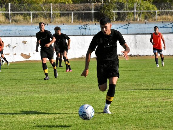 Por la lluvia, suspendieron el amistoso de Santamarina