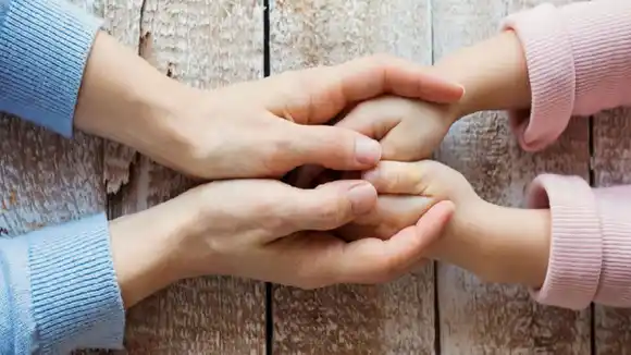 PRESA mujer que omitió denuncia por violación en contra de sus 3 hijos