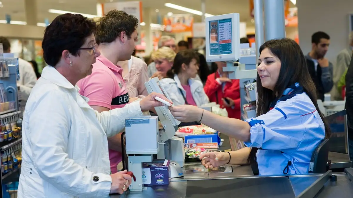 El comercio es el rubro de iniciación laboral para la mayoría de los jóvenes.