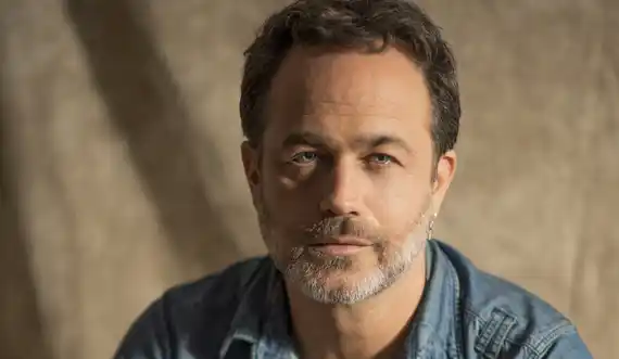 Gastón Pauls brinda hoy una charla sobre adicciones