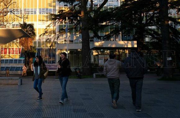 UNMDP: el rector respaldó el reclamo por paritarias de docentes