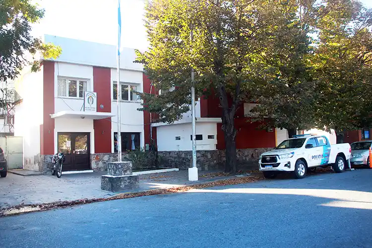 Escaló techos y trató de robar en una casa pero terminó preso