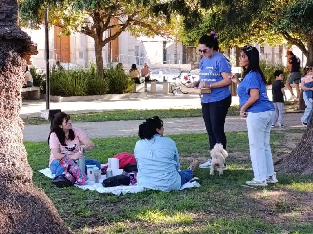 Integrantes de Marea azul durante la campaña de concientización.