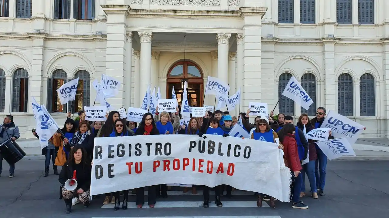 Registro de la Propiedad: UPCN entregó un petitorio al gobernador
