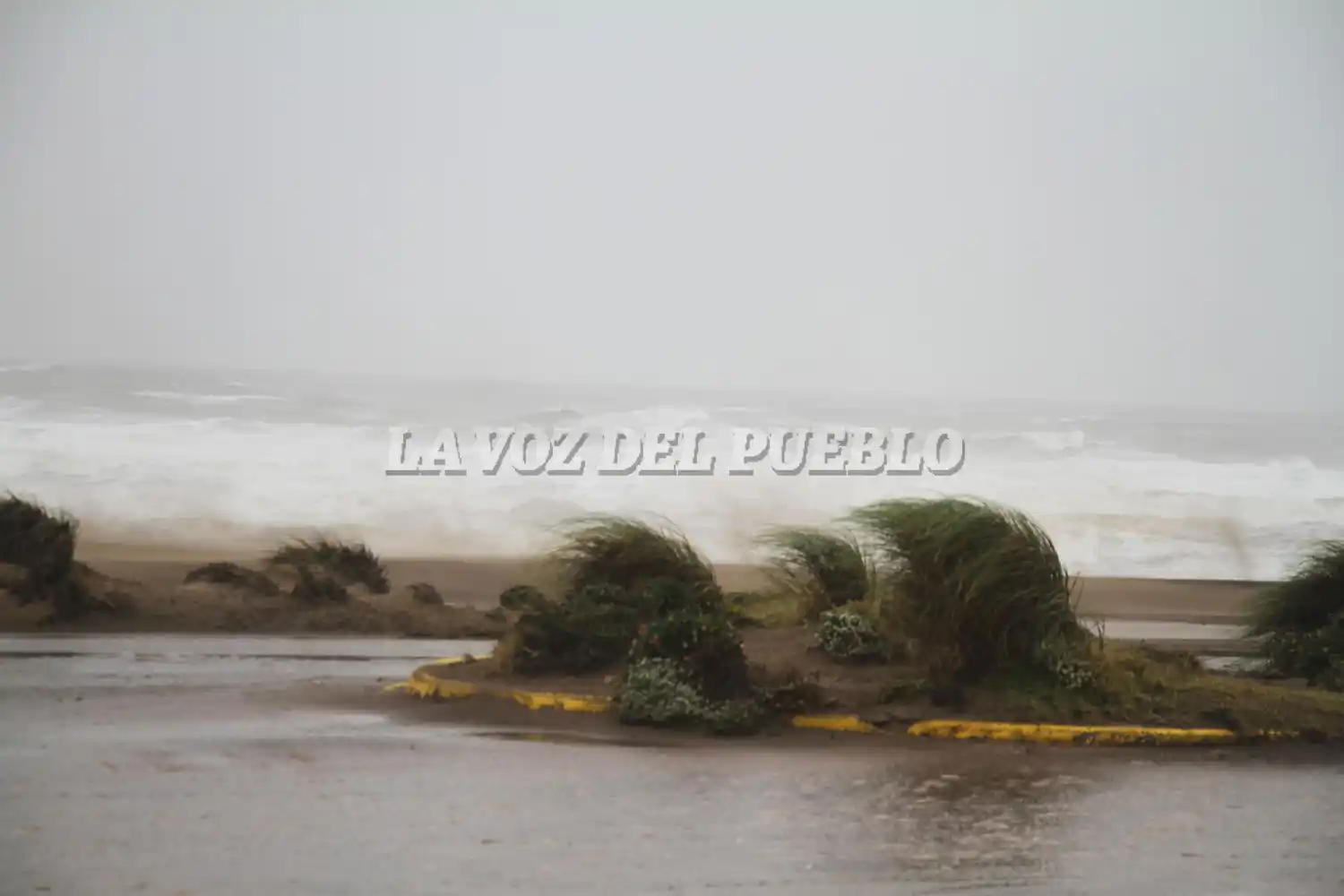 El viento, por momentos, tuvo mucha intensidad en Claromecó y otros lugares de la costa